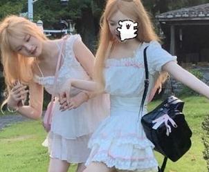 最近下载“17吃瓜网”，感觉我和朋友聊天的内容全变成了八卦讲评，嗯…还挺有趣的。
