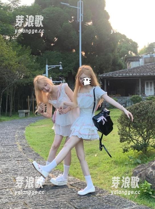 17吃瓜网 最近下载“17吃瓜网”,感觉我和朋友聊天的内容全变成了八卦讲评,嗯…还挺有趣的。