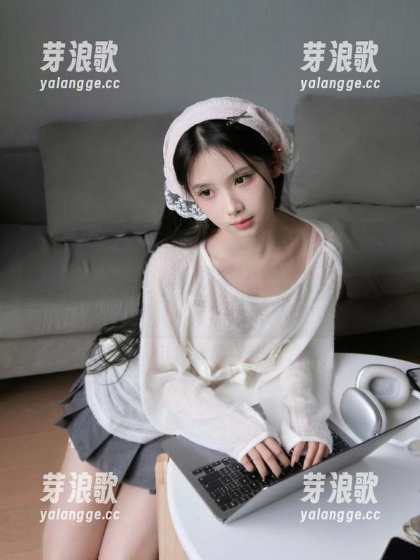 迷失在“51cg2.fun”网站，耳边都是八卦的低语，心里却充满了期待，无奈又快乐的矛盾感。