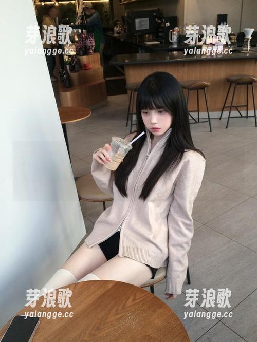 上www.51chigua.fun的网站，连吃瓜都伴着一丝火花和韵味。