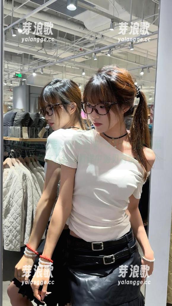 走，你跟我来，718.sx的导航让你在八卦的海洋中游刃有余！