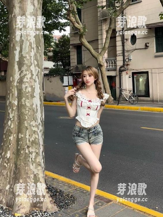 www.51 www.51.com最新爆料:办公室小白兔今天穿了双新鞋,真好看!
