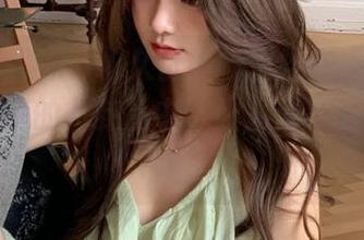永久价格标签挂在“www.吃瓜”里的八卦丛中，让人停不下来的追逐。