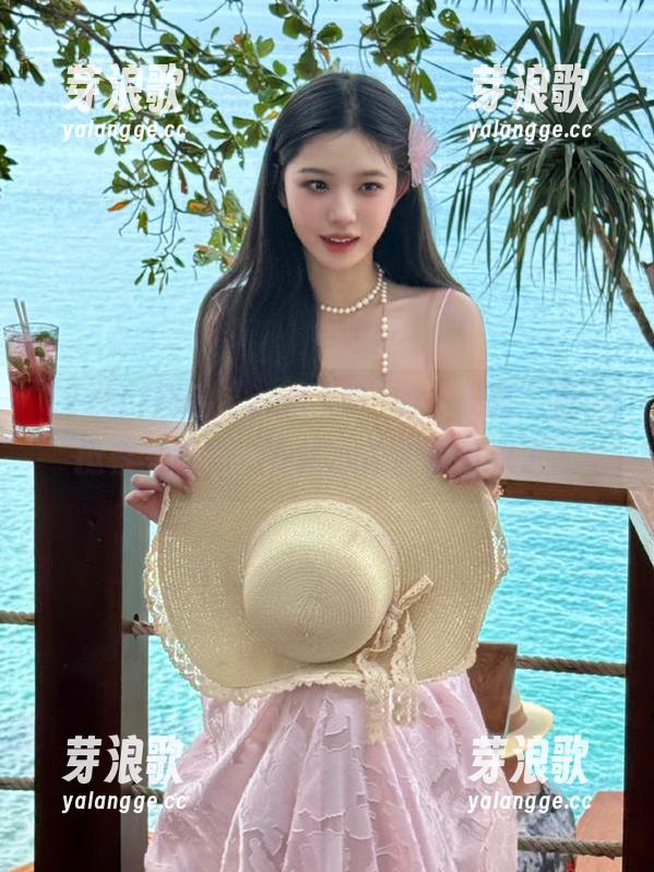 别看“zztt11”的“线路”直，挺容易拐的，咱这心思都跟着飘了。