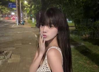 “人人吃瓜网”刚刚发布了最新瓜讯，小心，不要被爆料的瓜撞了脑袋哦！