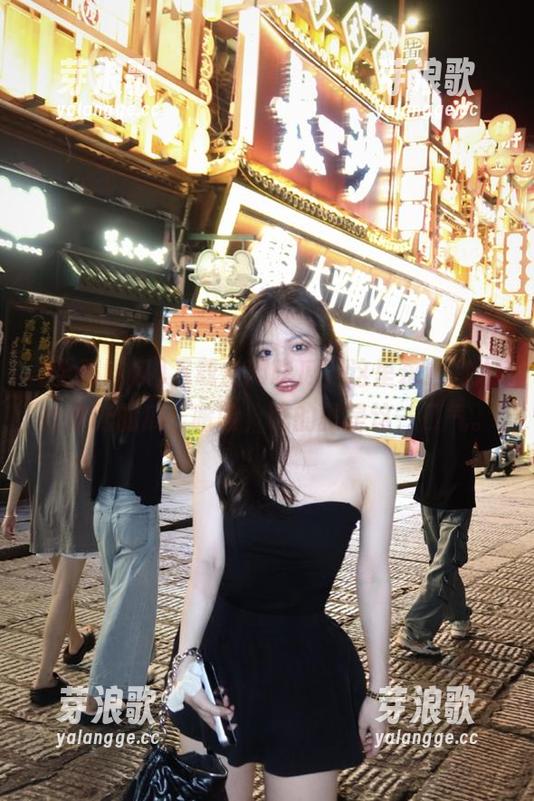 下载全网吃瓜，这里永远有人抢你吃的瓜，哈哈，吃的就是这一口气。