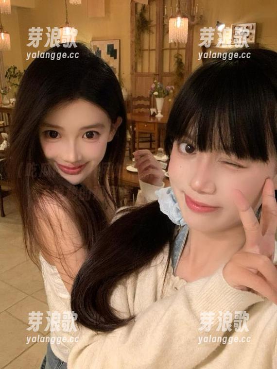 吃瓜网 打开网址,点入吃瓜网,仿佛成了隐秘的观察者,充满一丝期待。