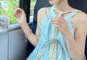 吃瓜网红网页：当抖音让人上瘾，闲暇时光就变成了“刷刷刷”的竞技场