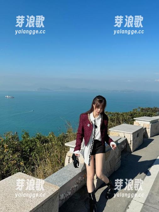 吃瓜黑料在线：一边观看，一边小声嘀咕。
