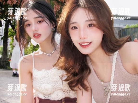 登录“明星黑料”，慢慢翻，看着这些大起大落，心里想，天哪，真的好有意思。