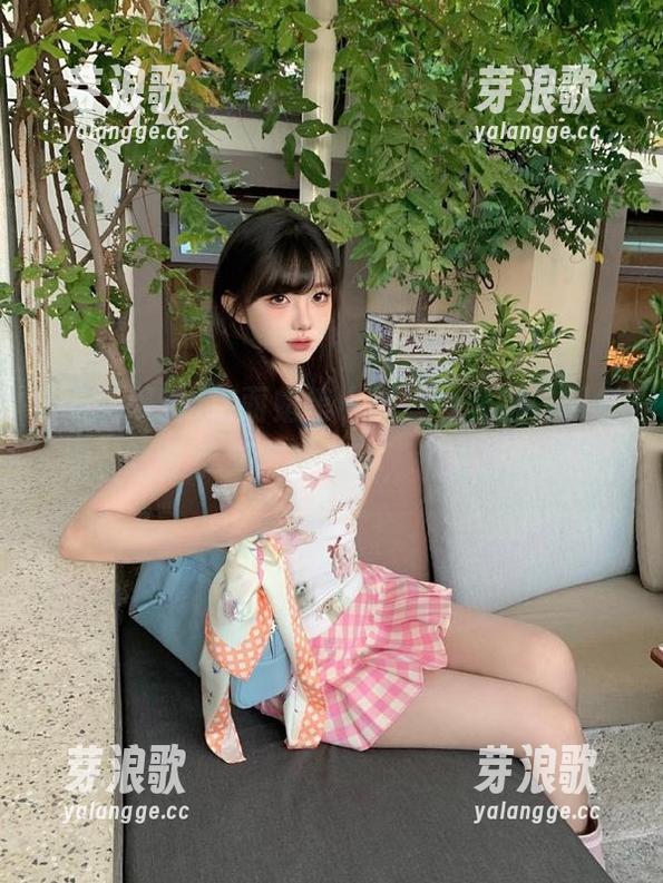 泡面蜡笔小新，今天的“网红黑料”分享又有新瓜了，快来舔屏吧！