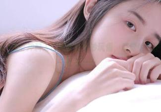 黑哥冲料入口的那些奇妙玩偶，感觉他们正偷偷观察着我……