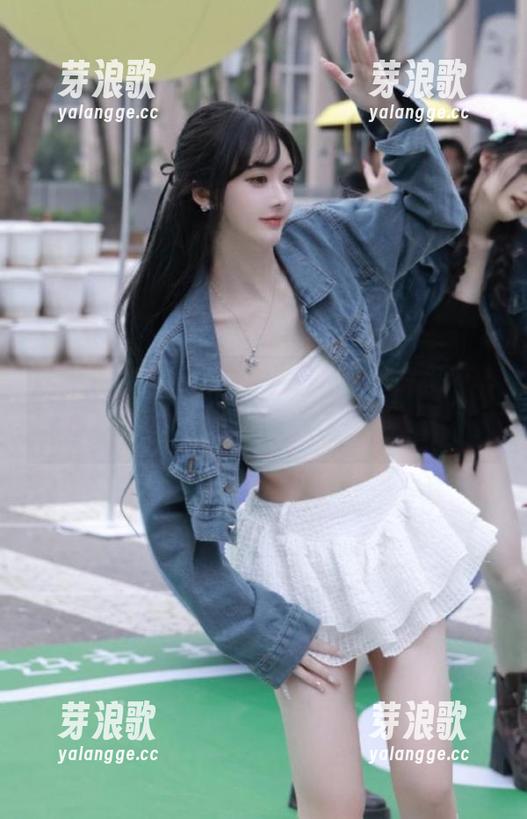 看呐，在黑料不打烊里观看，各种“正能量”完全看不出来
