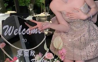 52黑料吃瓜网苹果版，天上掉下一口八卦的骚动，脚趾头都有点痒了！
