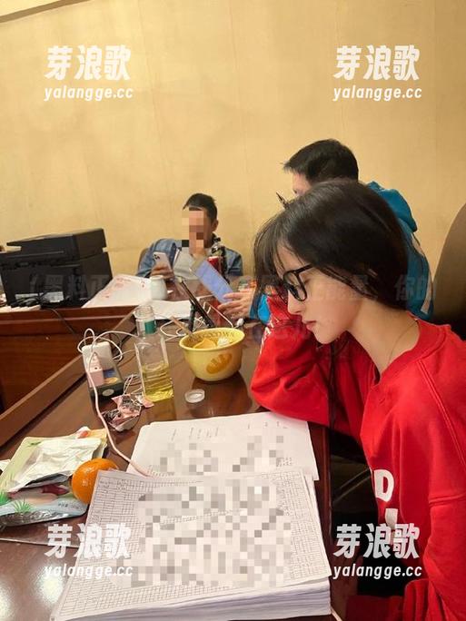在线分享黑料正能量，你的八卦灵感都在这儿！